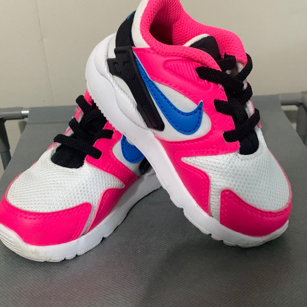 Nike LD Victory White Hyper Pink (PS) size 6c. (Like New)